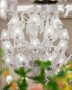 Lámparas de Araña Tradicionales Vintage con Pantallas de Cristal Curvas de Forma Redonda para Salones Grandes o Vestíbulos Amplios, Elegancia Baccarat - Product Image 4