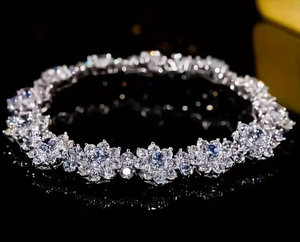 Pulsera con Dijes de Flores y Diamantes Chapada en Oro Blanco, Joyería Fina Chapada en Oro de 14K para Mujer, Regalo para Fiesta - Product Image 2