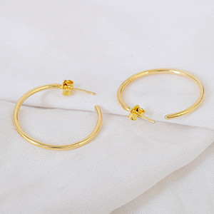 Nouveauté 2026 – Boucles d'oreilles créoles fines en argent sterling 925 plaqué or jaune, 27 mm, design minimaliste, pour usage quotidien, bijoux raffinés - Product Image 3