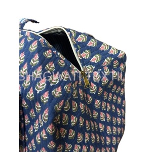 Sac de sport indien matelassé, sac de nuit en coton imprimé en blocs, sac cadeau de Noël, sac de sport floral pour femme - Product Image 2