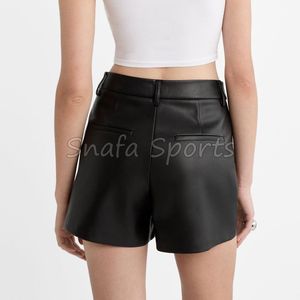 Nouvelle Collection : Ensemble en Cuir de Haute Qualité pour Femme – Veste Courte Zippée Style Urbain, Short Évasé et Jupe en Cuir Brillant - Product Image 2