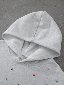 เสื้อฮู้ดผู้ชายประดับเพชรเทียมแบบกระจายตัว ทรงโอเวอร์ไซส์ ผ้าฟลีซกันหนาว สตรีทแวร์ ดีไซน์มินิมอล ไหล่ตก มีเชือกผูกและกระเป๋า - Product Image 6