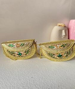 Sacs et pochettes élégants en travail de bijouterie Kundan pour mariages, fêtes et occasions festives, pochette en métal. - Product Image 1
