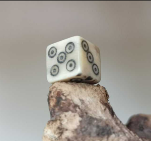 Dés de jeu cubiques en os de buffle blanc poli, faits à la main, de haute qualité, design personnalisable, caractéristiques écologiques, emballage personnalisé - Product Image 5