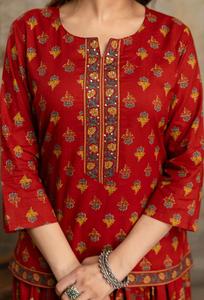 ชุดคุर्ติผ้าฝ้ายสีแดงมารูนสุดหรูพร้อมกระโปรงยาวลายดอกไม้แบบดั้งเดิมสำหรับผู้หญิง สวมใส่ในโอกาสพิเศษ - Product Image 5