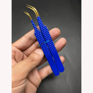 Pince à épiler incurvée en acier inoxydable bleu de haute qualité, testée à la main, avec prise en main robuste, logo personnalisé, durable et professionnelle - Product Image 2