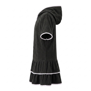 Robe de bain à capuche pour filles 100% polyester séchage rapide mini mignonne sans manches avec fermeture éclair sur le devant et ourlet à volants pour la plage et la piscine, étiquette personnalisée - Product Image 2