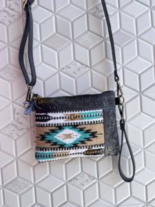 Sac à bandoulière noir jacquard léger et élégant, avec broderies artisanales, motif aztèque bohème, fermeture éclair, lettres décoratives – Nouveauté très prisée - Product Image 2