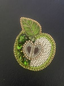 Broche de Bordado con Cuentas Hecho a Mano de Primera Calidad, Estilo Vintage, Elegante Broche de Bordado Floral con Cuentas, Diseño Artesanal - Product Image 3