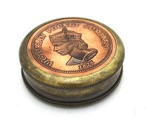 Boussole de poche en laiton massif de style antique, type Victorien, pour collectionneurs et utilisation en extérieur - Product Image 1