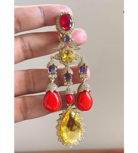 Atractivos Pendientes Largos de Circonita con Acabado Dorado de Primera Calidad y Aspecto de Piedra para Mujer, Ideales para Looks de Noche y Fiestas - Product Image 1