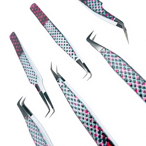 Pince à épiler pour extensions de cils avec pointe recouverte de plasma noir et papier rouge/noir, ensemble de 6 pinces à pointes différentes - Product Image 5