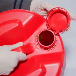 Bidon cylindrique en plastique HDPE rouge durable de 18 L pour l'essence et les produits chimiques - Product Image 3