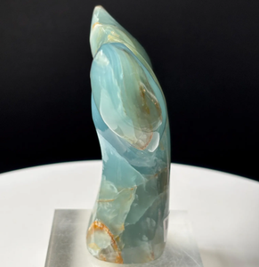 Sculpture de queue de baleine en onyx bleu sculptée à la main, élégante sculpture en cristal de marbre, décoration d'intérieur, cadeau pour le salon, l'office ou l'art de la décoration. - Product Image 2