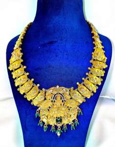 Collar Largo Tradicional Indio de Oro de 22k con Colgante Lakshmi Shankh, Disponible en ORO/PLATA/BRONCE - Product Image 3