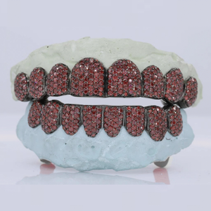 Grillz dentaire en argent 925 plaqué or, style diamant taillé en profondeur, clarté VVS, avec moissanite, brillance moderne et haute réflexion, Inde - Product Image 2