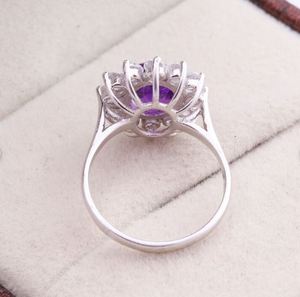 แหวนหมั้นเพชรพลอยสีม่วงทรงรีแบบออร่าธรรมชาติ ตัวเรือนเงินแท้ชุบทอง ดีไซน์คลาสสิกสำหรับผู้หญิง - Product Image 3