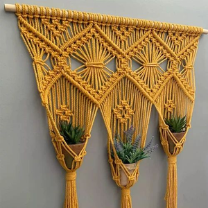 Porte-plantes en macramé fait main pour 3 pots, corde en coton, support suspendu à plusieurs niveaux pour la décoration de la maison et du balcon, 16x26 pouces - Product Image 4