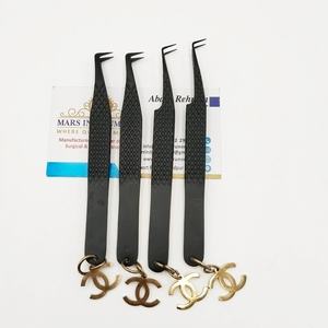 Pinzas para Extensiones de Pestañas de Acero Inoxidable Negro con Punta de Plasma, Color Mate, Sólidas, con Adorno, Agarre Perfecto y Logotipo Personalizado - Product Image 1