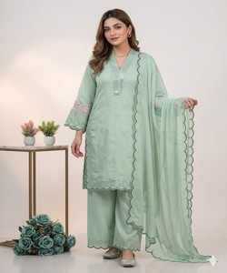 Ensemble haut, pantalon palazzo et dupatta en tissu Chanderi fantaisie avec broderie à sequins et découpe, 84951 PISTA - Product Image 1
