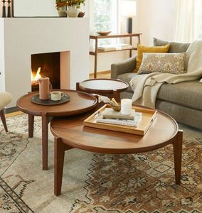 Mesa de centro de madera maciza con acabado natural, diseñada para una elegante disposición en la sala de estar. - Product Image 1