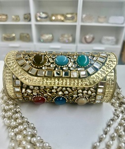 Pochette ovale Kundan en laiton de taille moyenne, faite à la main, dorée, pour mariage indien traditionnel, plaquée or, forme personnalisée, Feng Shui - Product Image 2