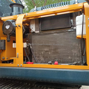 Excavatrice sur chenilles d'occasion Hyundai R220LC-9S de 22 tonnes avec moteur Cummins et pompe – Fonctionnement flexible et stable, équipement de construction - Product Image 4