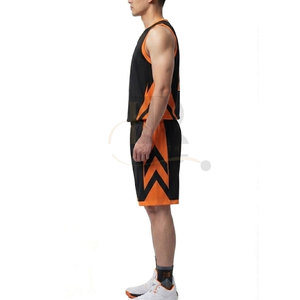 Ensemble d'uniformes de basketball pour adultes de haute qualité, vêtements de sport en polyester durable avec maillot et short assortis pour les joueurs actifs - Product Image 6