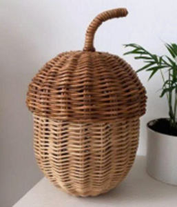 Juguete Ecológico de Manzana y Pera Hecho de Mimbre Pintado, Cesta Colgante - Product Image 2