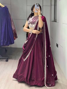 Ensemble Lehenga Choli Royal Flairy Kali avec Dupatta à motifs de perles contrastées et ceinture de créateur - Product Image 3