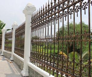 Panneaux de clôture décoratifs en fer forgé thermolaqué, garantie 3 ans pour usage extérieur, solutions de clôture de luxe personnalisées pour villas - Product Image 1