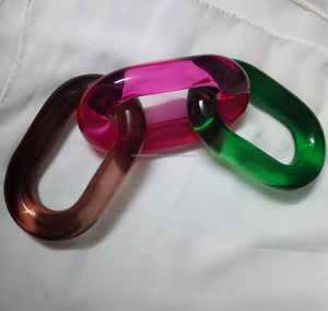 Customized wall accents handmade linked chain home decore Resin item Room Decorative Most Adorable acrylic chain with Whole sale - Product Image 1