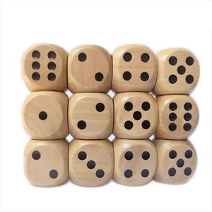 Jeu de dés en bois avec chiffres gravés, coins lisses, pour jeux de société et activités de fête - Product Image 1