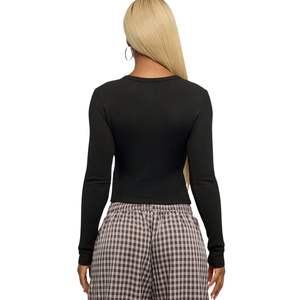 เสื้อครอปเฮนลีย์ผ้าฝ้ายออร์แกนิคทรงเข้ารูป สกรีนโลโก้ได้ ผลิตภัณฑ์รักษ์โลกสำหรับผู้หญิง เสื้อแขนยาวทรงเฮนลีย์ผ้าวาฟเฟิล - Product Image 2