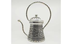 Regadera de Metal con Diseño Grabado en Plata Tradicional para Regar Plantas en Maceta, Suculentas, Orquídeas y Vegetación Interior - Product Image 4