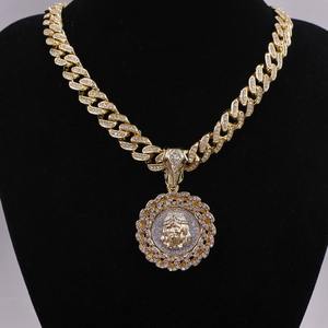 Collier tendance européen et américain en alliage, style hip-hop urbain, avec pendentif rond à motif de personnage de dessin animé, style rap, cubain, entièrement serti de pierres, San Judas - Product Image 4