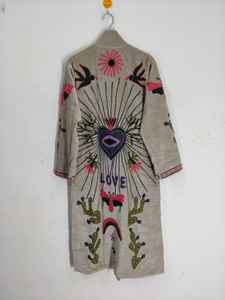 Chaqueta Larga Exclusiva de Terciopelo Bordada con Motivo Sagrado Corazón y Ojo, Estilo Bohemio Folclórico Hecho a Mano, Abrigo Largo de Declaración - Product Image 5