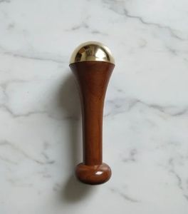 Masseur facial ayurvédique indien Kansa en bois, outil de bien-être pour les soins de beauté naturels et les applications de thérapie spa - Product Image 6
