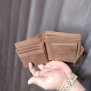 Cartera Bifold de Cuero Marrón Vintage para Hombre con Cremallera Exterior para Monedas, Cierre de Botón Seguro y Solapa Organizadora para Billetes - Product Image 2