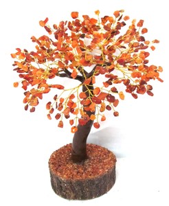 Venta al por mayor 300 piezas ágata cornalina virutas de piedras preciosas artesanías de piedra semipreciosa en diseño de árbol - Product Image 3