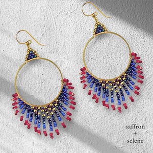 Pendientes de Aro Hechos a Mano con Cuentas Saffron + Selene, Joyería de Moda, Diseño Exquisito, Detalle de Flecos Multicolor - Product Image 5