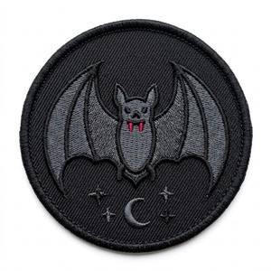 Parches bordados a máquina personalizados termoadhesivos con diseño de calavera de vampiro y alas rojas en círculo, insignias al por mayor para chaquetas de cuero - Product Image 2