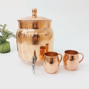 Distributeur d'eau en cuivre avec couvercle et deux tasses, design classique, grande capacité, usage domestique, livraison directe d'usine - Product Image 1