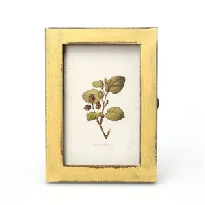 Cadre photo en métal rustique avec une fabrication robuste, idéal pour rehausser la décoration de style farmhouse et convient aux amateurs de photographie vintage. - Product Image 5