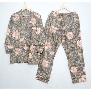 ชุดนอนผู้หญิง 2 ชิ้น ผ้าฝ้าย 100% ลายดอกไม้ คลาสสิก โรแมนติก วินเทจ หรูหรา ทำมือ แขนยาว เอวสูง เนื้อผ้านุ่มลื่น - Product Image 1