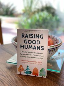 Crecer como personas buenas, de Hunter Clarke-Fields, MSAE, libro en inglés de bolsillo, guía sobre inteligencia emocional, crianza y crecimiento familiar - Product Image 1