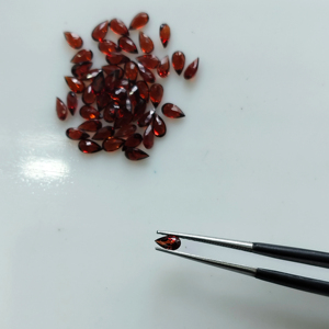 Granate Rojo Natural de 4.5x2.5MM, Corte Pera, Gema Suelta de la Mejor Calidad para Joyería - Product Image 1