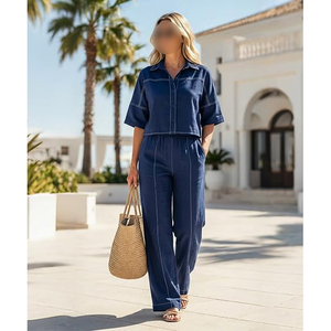 Ensemble décontracté 2 pièces pour femme : haut vintage en jean à manches courtes et col rond, coupe ample, longueur cheville, imprimé numérique délavé - Product Image 3