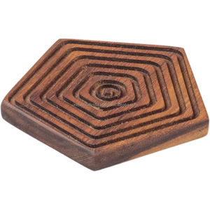 Posavasos Hexagonal de Madera Grabado a Mano, Estilo Clásico, 5mm de Grosor, Decoración Rústica para el Hogar, Tapete para Bebidas con Diseño - Product Image 1