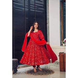 ชุดเดรส Anarkali สีแดงสำหรับผู้หญิงจาก Fatema Fashion ผ้า Faux Georgette ปักลายอย่างดี พร้อมกระโปรงและผ้าคลุมไหล่ สามารถปรับแต่งได้ เหมาะสำหรับโอกาสพิเศษและเทศกาลต่างๆ - Product Image 1